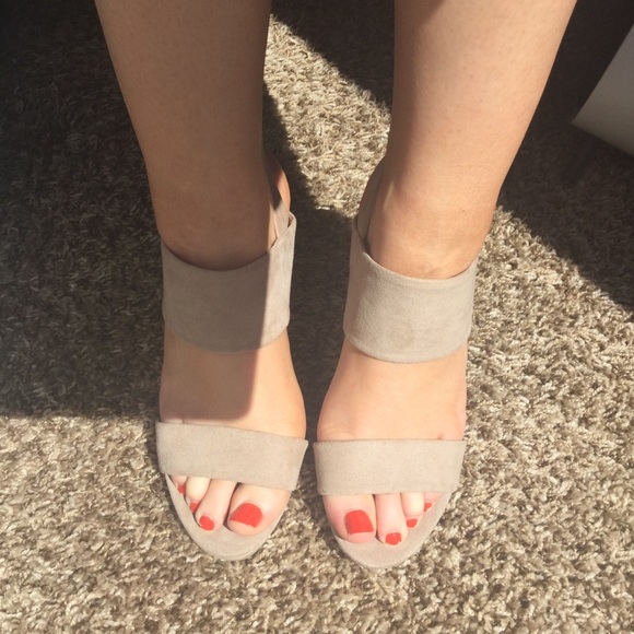 Nude block heels - Picture 3 of 8